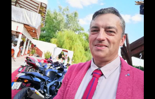 Hajagos Róbert Ceremóniamester Hajagos Róbert Ceremóniamester - esküvői szolgáltató