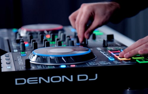 DJ DeLuxe esküvői dj és ceremóniamester - esküvői szolgáltató