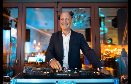 Czeba Máté esküvő DJ Czeba Máté esküvő DJ - esküvői szolgáltató
