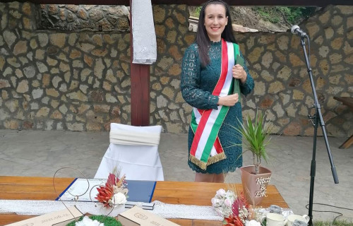 Szilágyi-Czipfel Dorina Szertartásvezető és Esküvői koordinàtor Szilágyi-Czipfel Dorina Szertartásvezető és Esküvői koordinàtor - esküvői szolgáltató