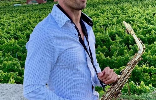 Közkedvelt zenék szaxofonon (vendégvárás, vacsora mellé) Közkedvelt zenék szaxofonon (vendégvárás, vacsora mellé) - esküvői szolgáltató