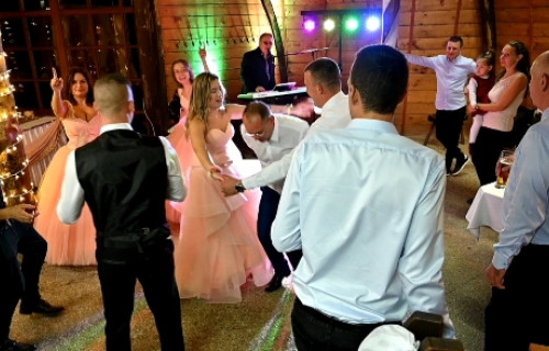 Anton Laci zenész, és DJ Anton Laci zenész, és DJ - esküvői szolgáltató