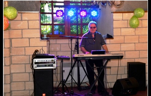 László zenész, és DJ László zenész, és DJ - esküvői szolgáltató