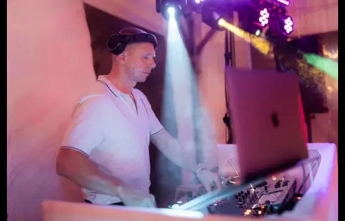 DJ Dobai esküvő és rendezvény DJ DJ Dobai esküvő és rendezvény DJ - esküvői szolgáltató